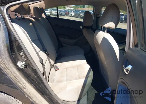 2016 Kia Forte Lx z USA, uszkodzony, nr VIN KNAFK4A67G5467716